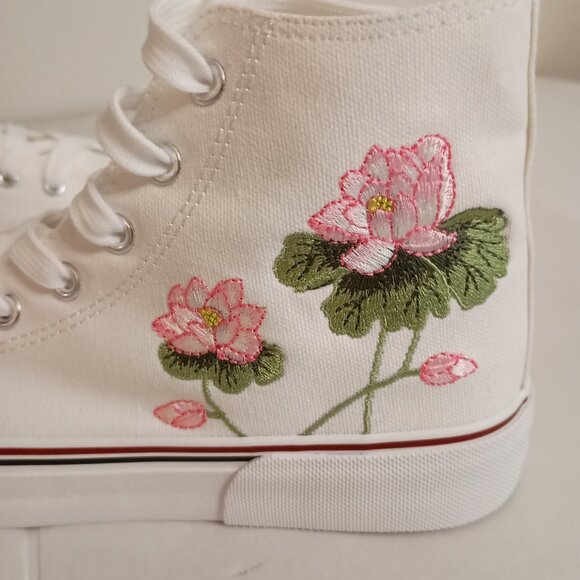White Embroidered Floral High Top Sneakers Women’s Size 7.5 NWOT - Picture 6 of 13